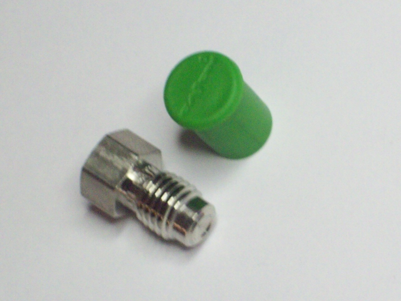 1- Cajon Swagelok Stainless VCR Face Seal Plug Fitting, 1/8″ Male, SS-2-VCR-P