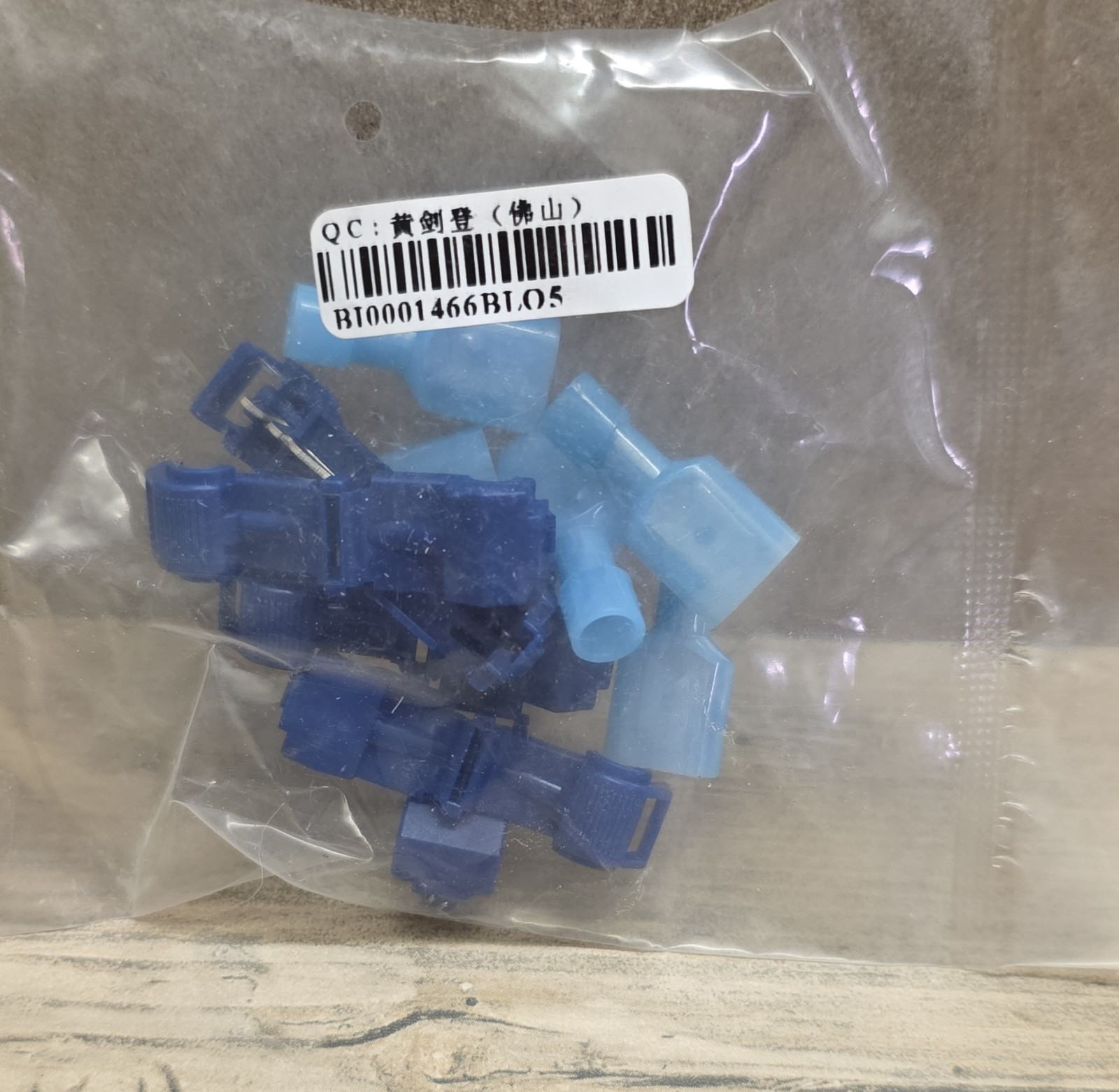 Blue & Light Blue Disconnect Crimp Connectors, 16-20 AWG, Copper, Plastic
