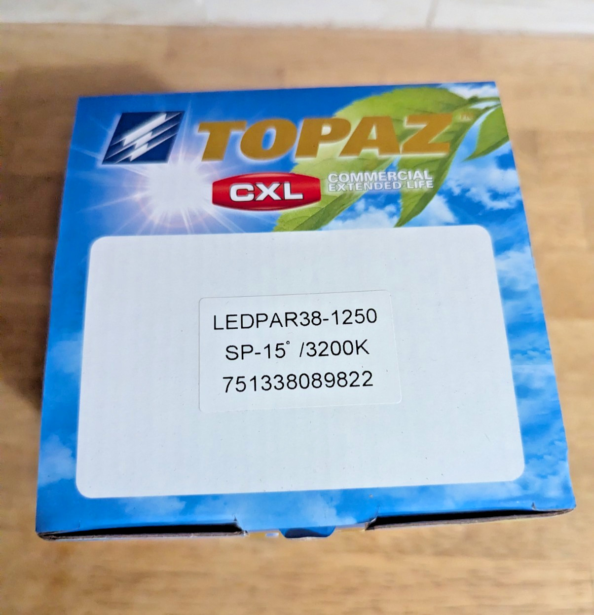 NEW in Box TOPAZ LED 21W PAR38 Reflector Light Bulb 50000 Hours CREE SP-15 3200K