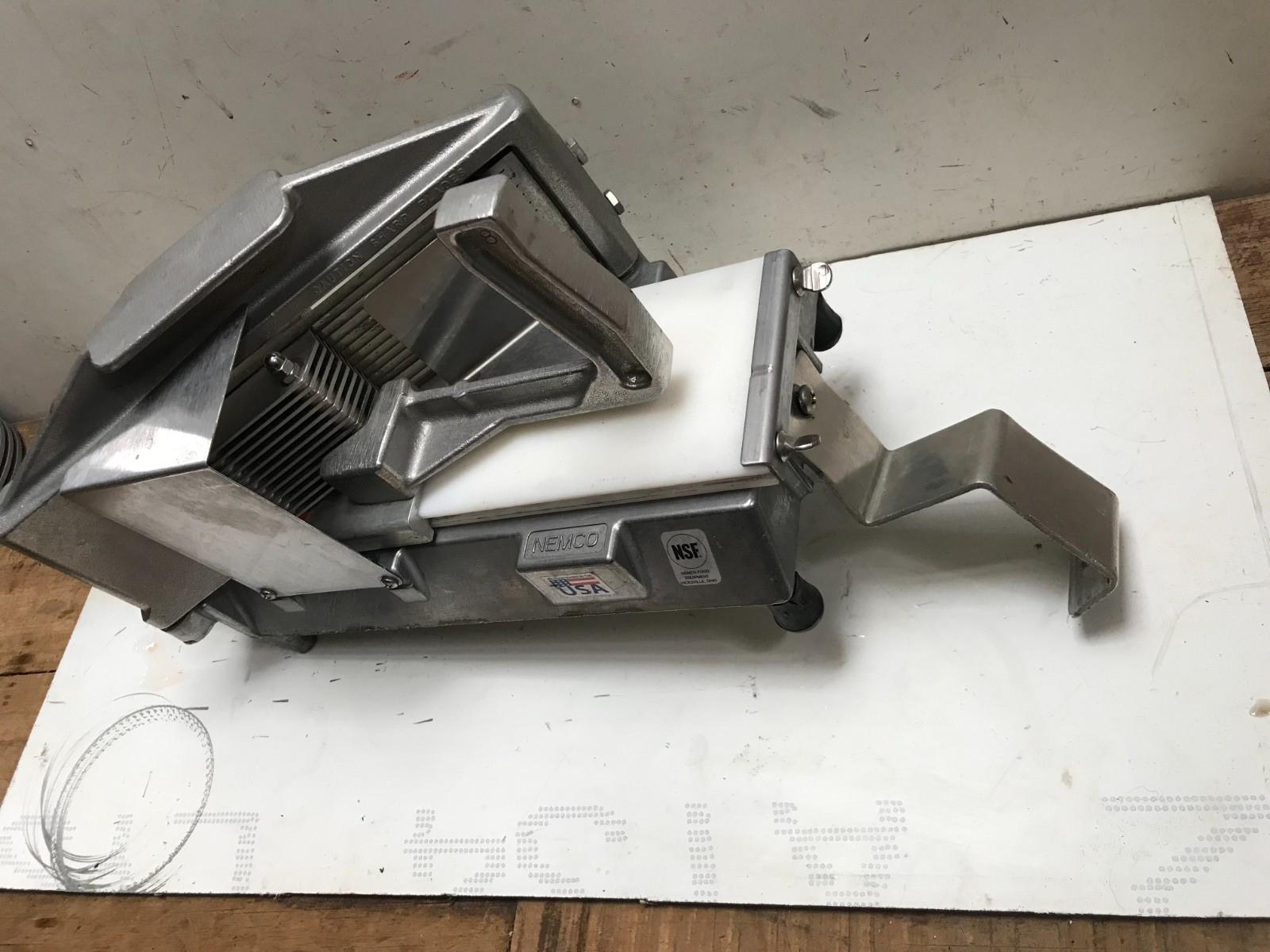 Nemco Easy Tomato Slicer 3/16″ Scalloped Blade Kitchen Restaurant Bar
