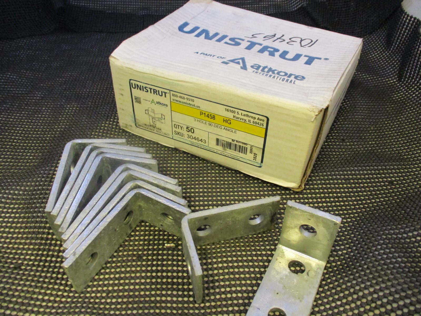 LOT OF 10 UNISTRUT P1458 HG HOT DIPPED GALVANIZED 3 HOLE 90 DEGREE STRUT FITTING