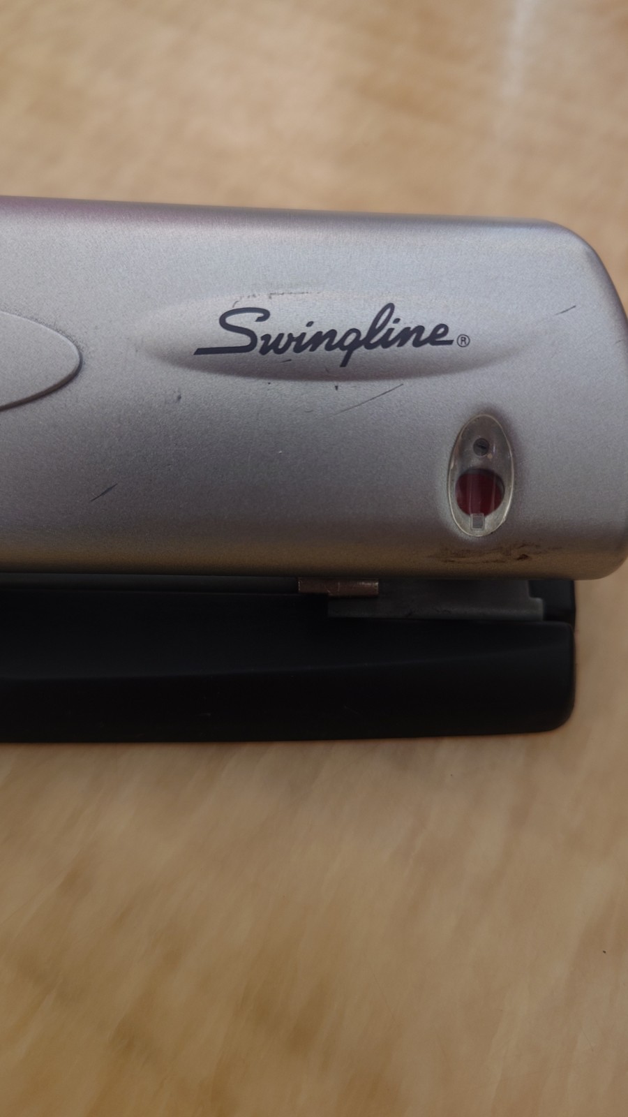 Swingline Heavy Duty 3 Hole Punch Padded Handle 9/32″ (Gently Pre-Owned)