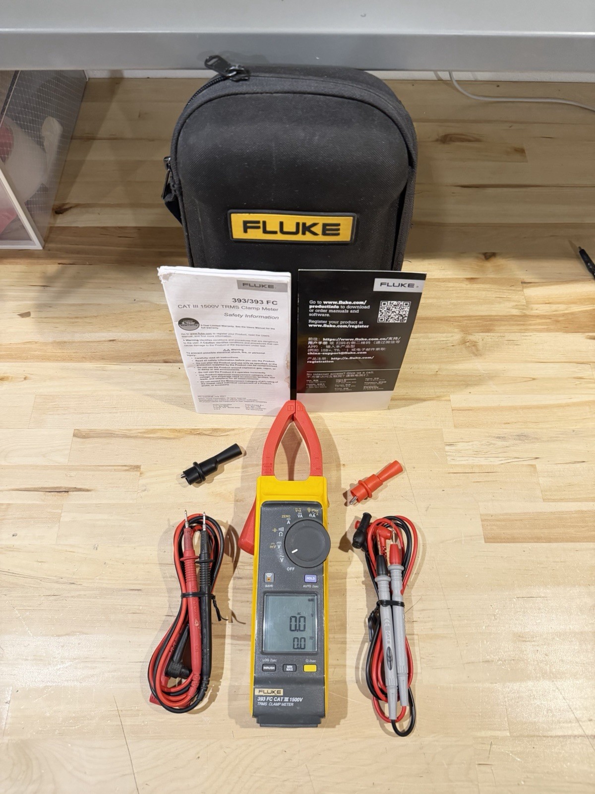 FLUKE 393 FC CAT III 1500V TRMS CLAMP METER W/LEADS (TESTED)
