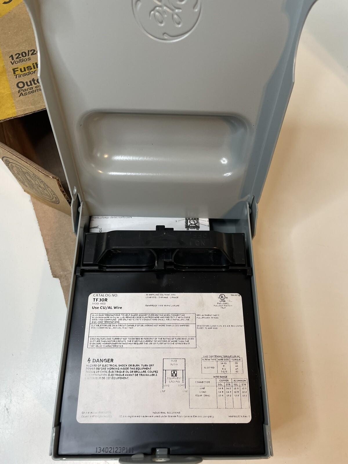NEW!! GE 30 Amp 120/240-Volt 240-Watt Fused AC Disconnect