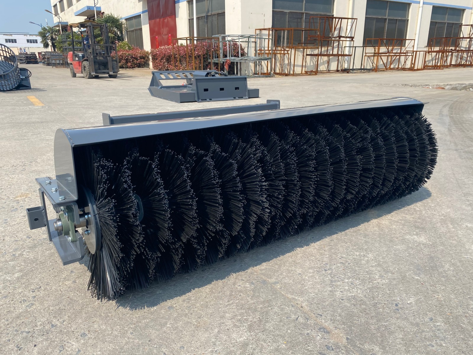 AGT 72″ Skid Steer Hydraulic Broom Sweeper Angle Brooms Attachment 16-21 GPM