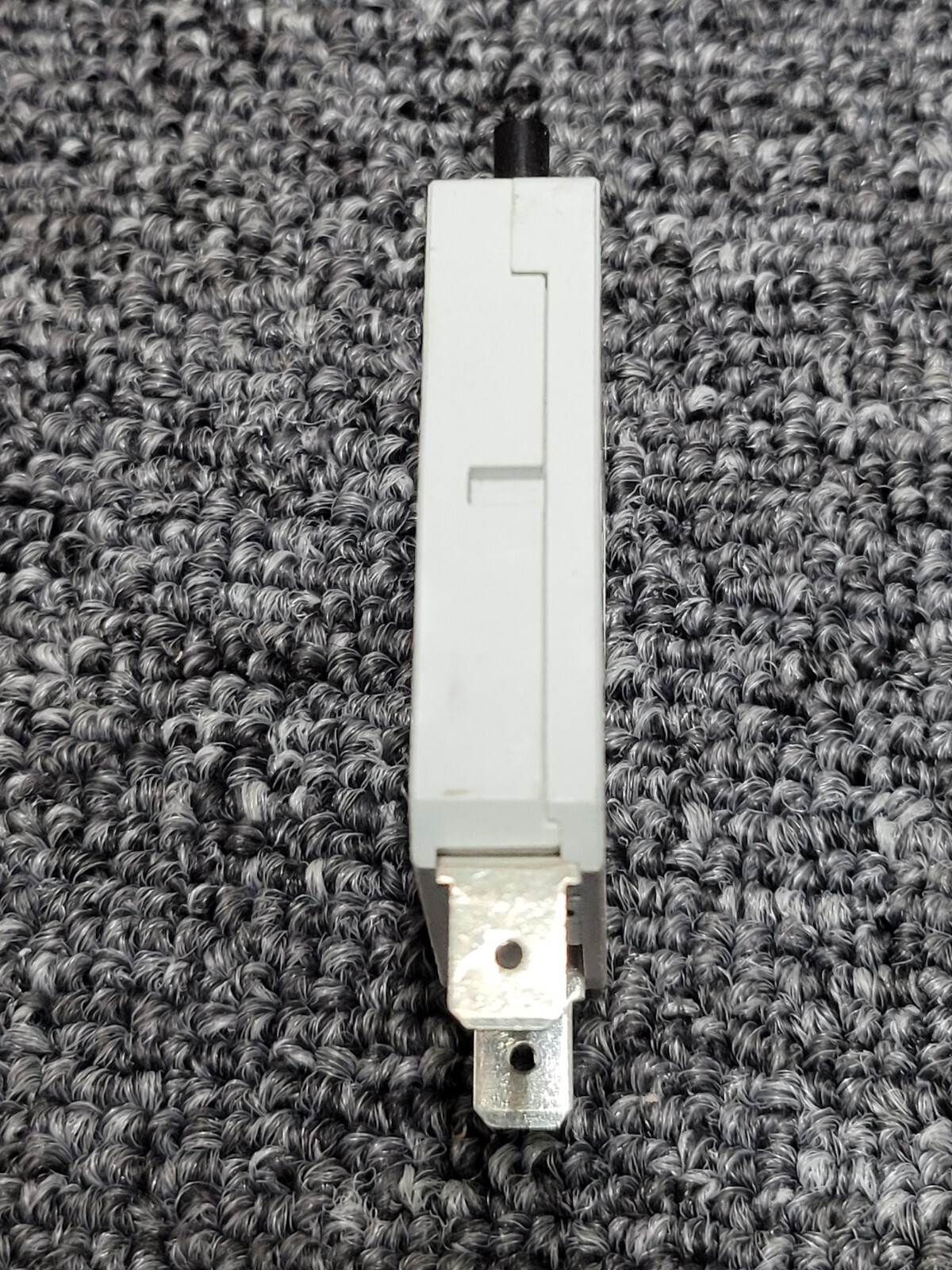 E-T-A Circuit Breaker 15 AMP 127-P11-H-KF 250v 28vdc