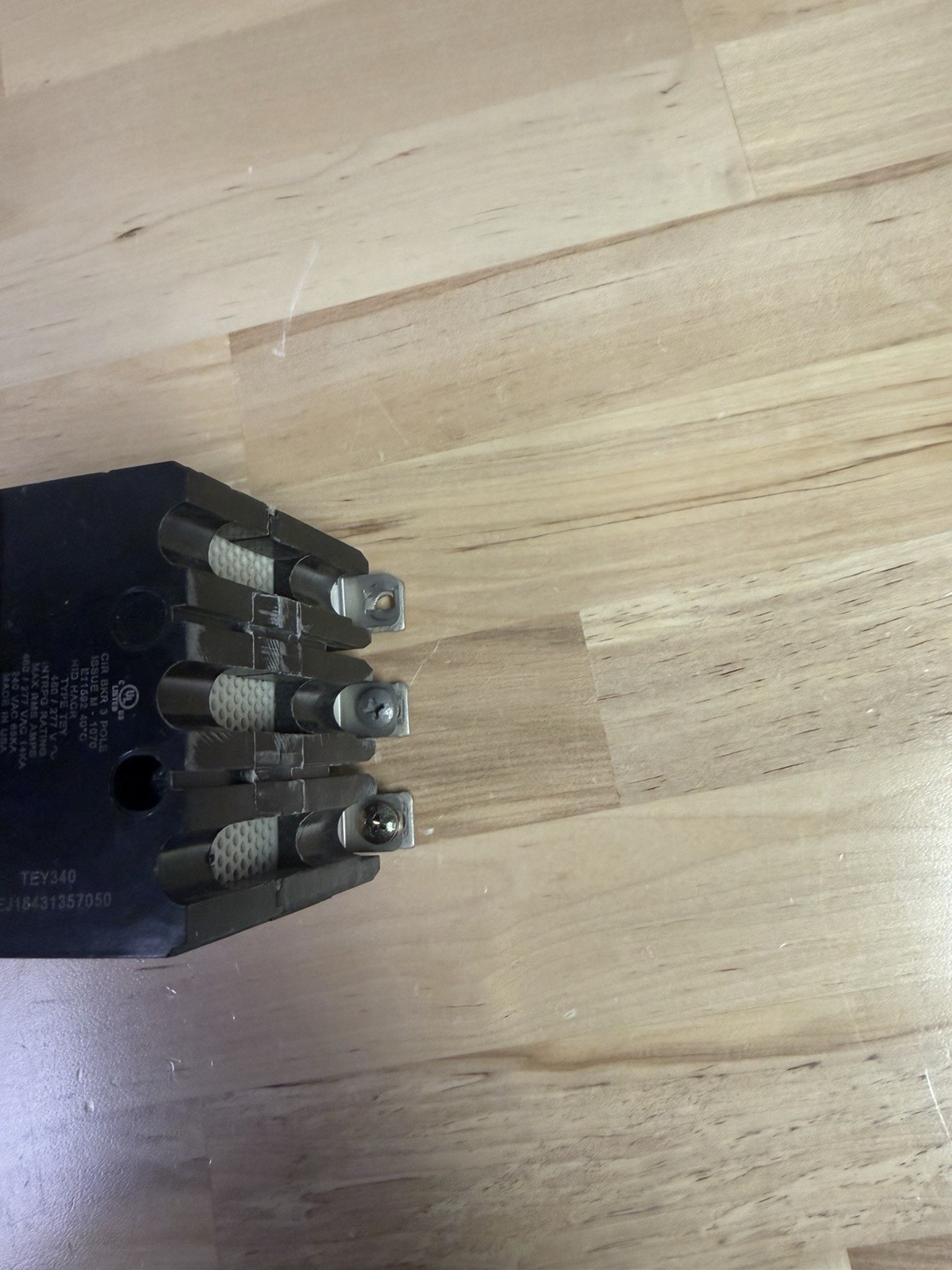 1-GE TEY340 3 POLE 40A TEY CIRCUIT BREAKER (NEW TAKE OUT)