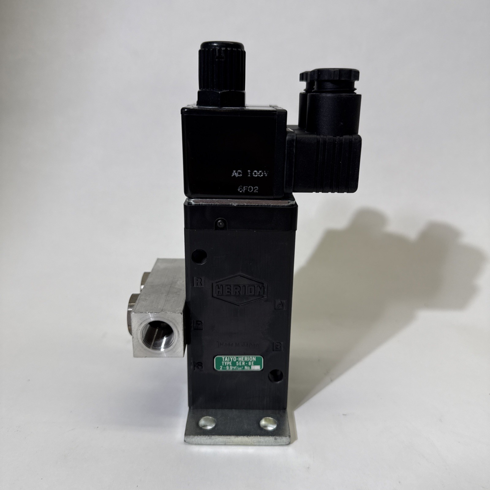 Lot of 2 – Taiyo Herion 5ER-8E 5 Port Solenoid Valve AC100V Manifold Assembly