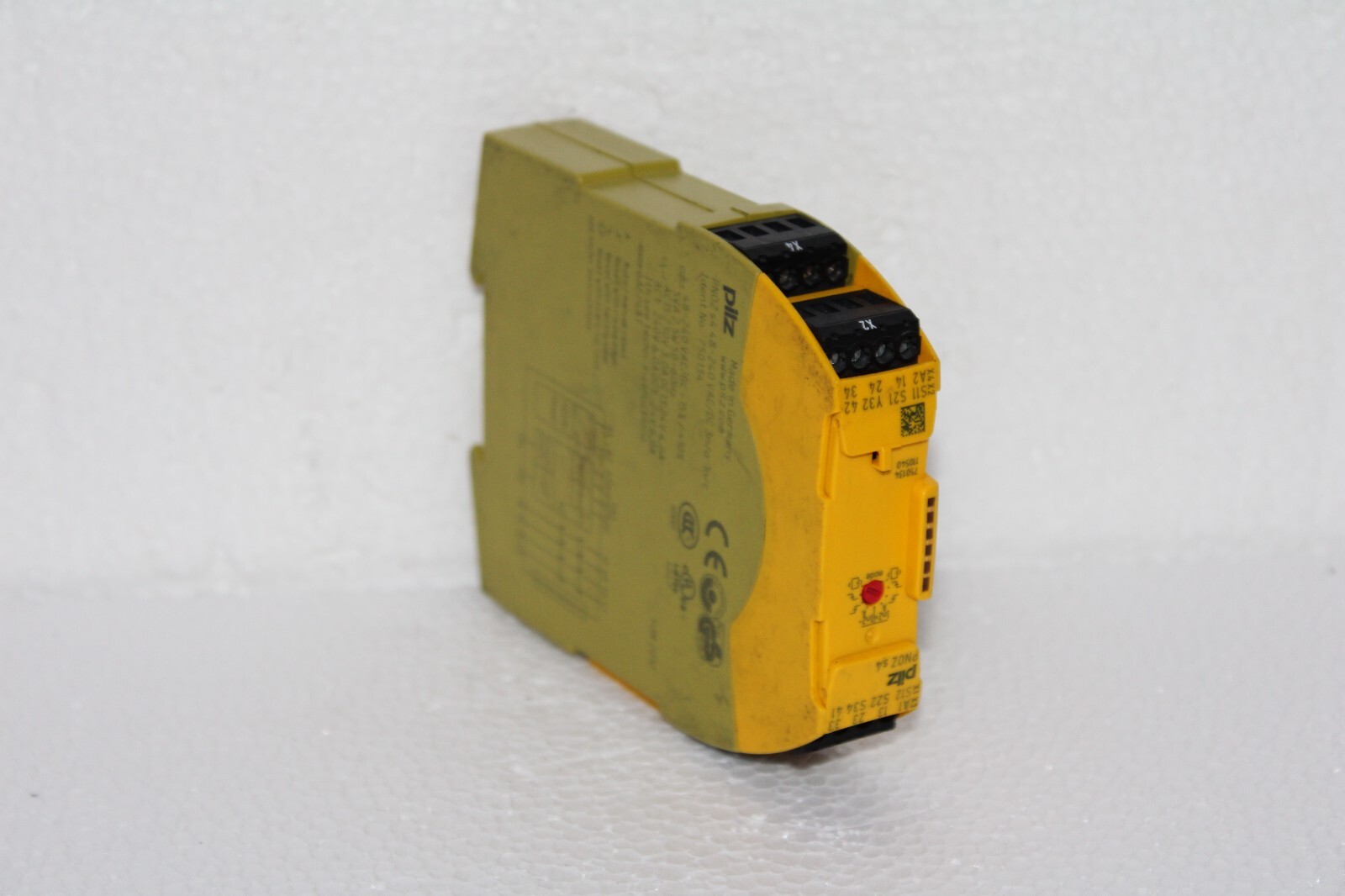 PILZ PNOZ s4 48-240 VAC/DC 3n/o 1n/c PNOZsigma Safety Relay Ident.No.: 750134