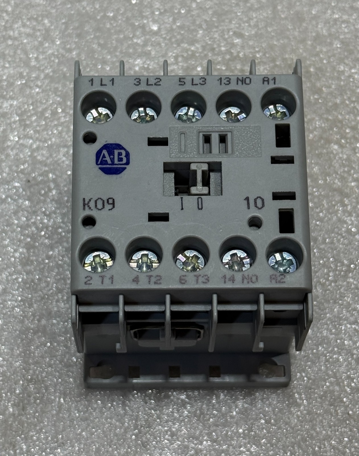 ALLEN-BRADLEY Mini contactor 100-K09*10 24V 50/60HZ 100-K09KJ10