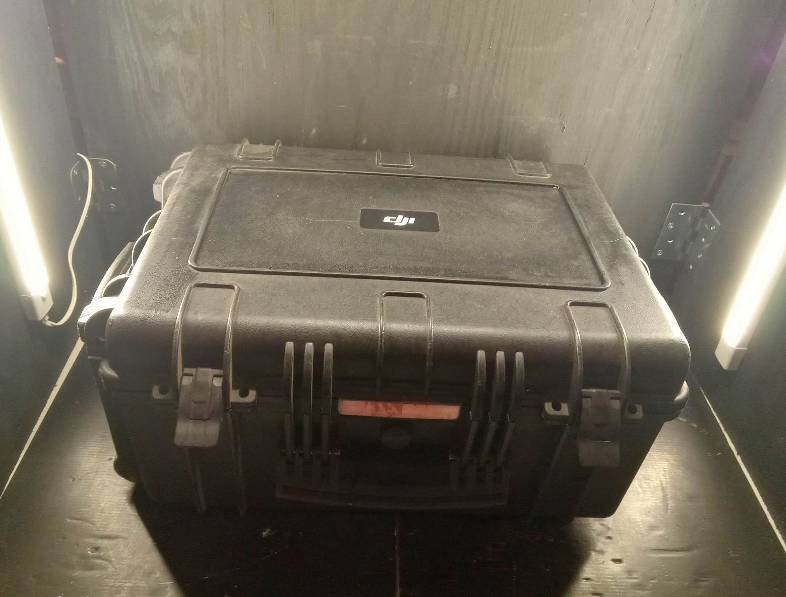 1 USED DJI/PELICAN 23.5X18X10.5 HARD SHELL CASE WITH WHEELS ***MAKE OFFER***