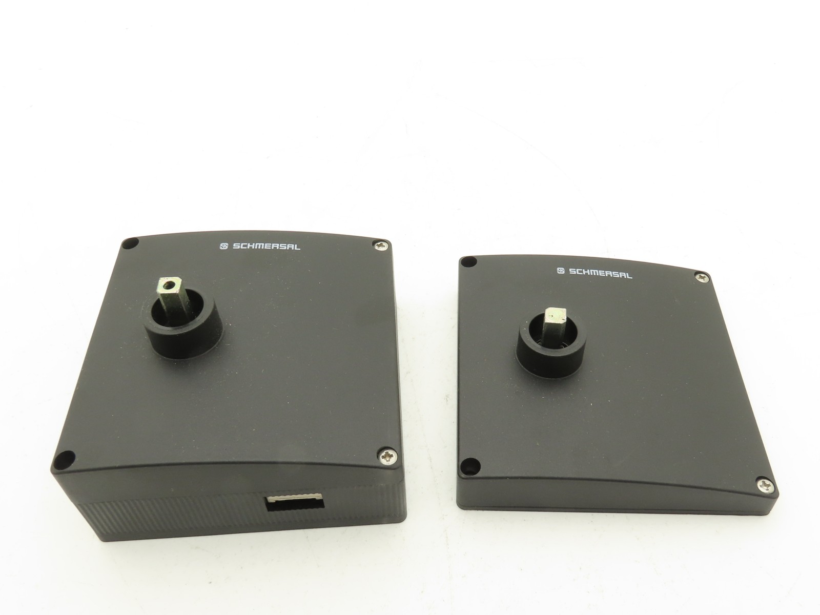 Schmersal AZ/AZM 200-B30-LTAG1P1 Solenoid Interlock Emergency Exit Door Handle