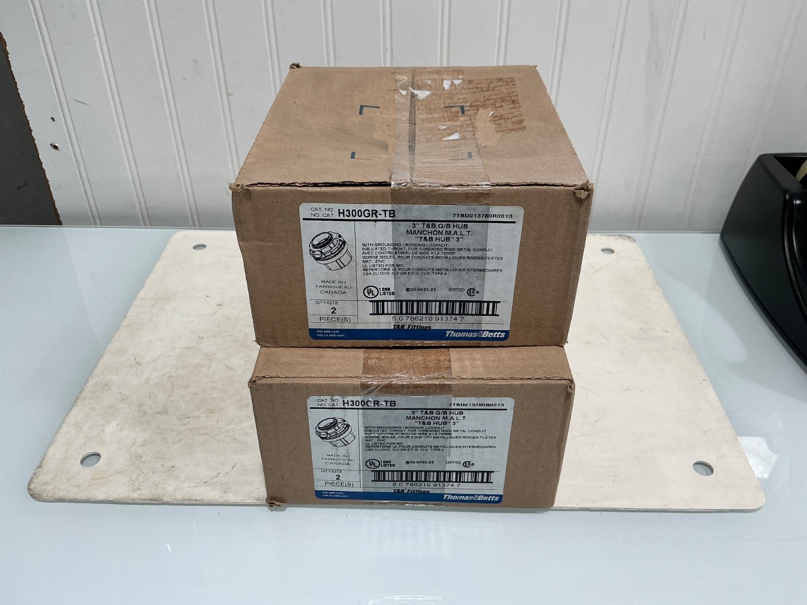 (Qty 4) Thomas&Betts H300GR-TB 3” w/Grounding Locknut, 2 Boxes of 2