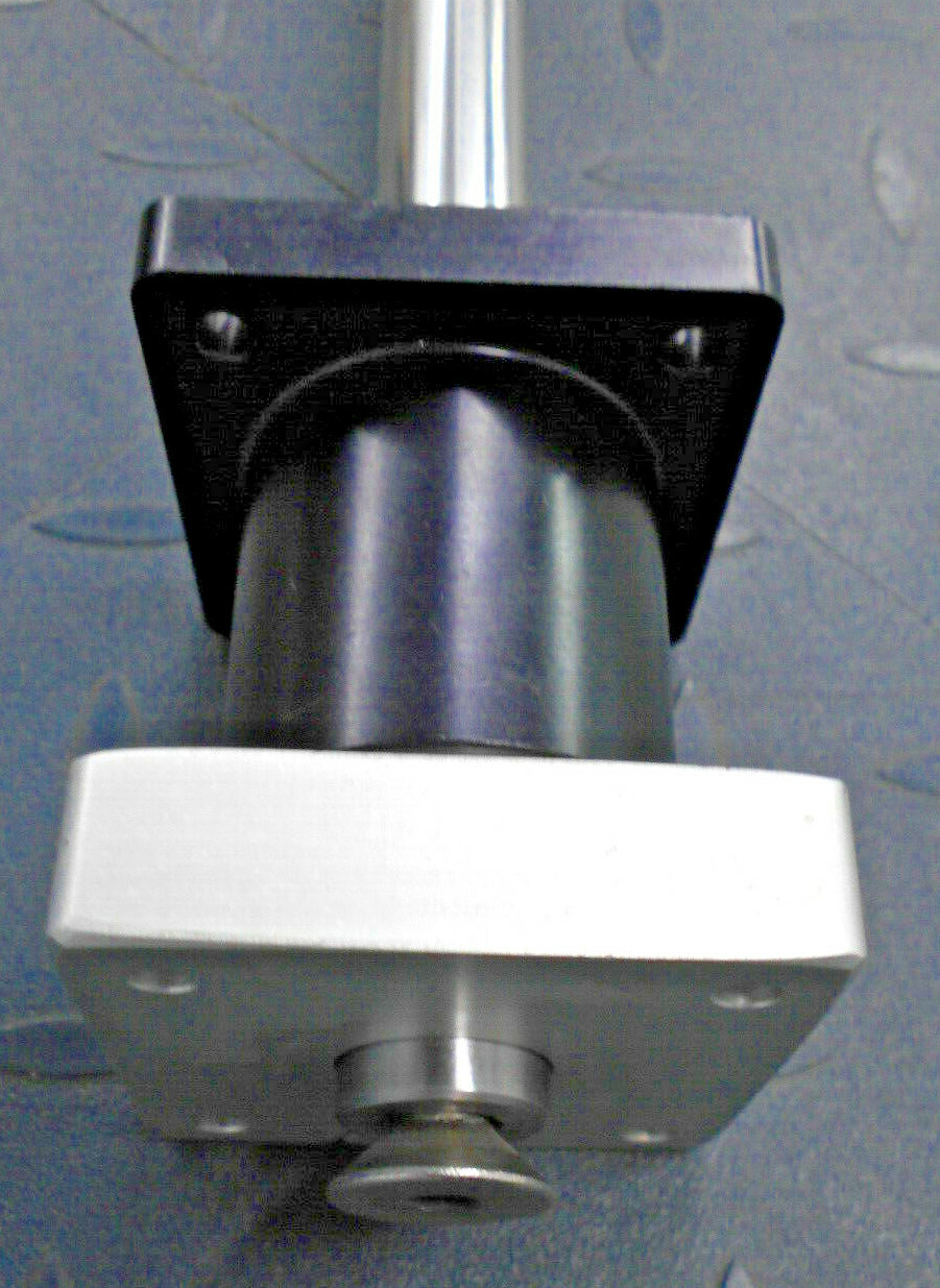 THOMPSON 2.36×2.36×2.05 CARRIAGE ON 60″L TUBE LINEAR SLIDE W/2 1-¼» FLANGED BLK