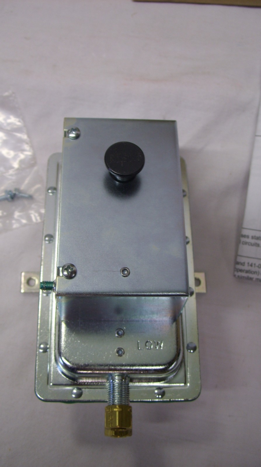 SIEMENS POWERS – AIR FLOW SWITCH – MANUAL RESET 141-0575 *NEW*