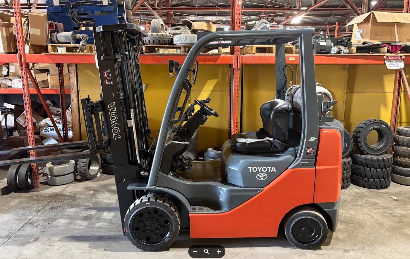 TOYOTA 8FGCU25 FORKLIFT 2017 5000LB CAP LPG 189″ LIFT SIDE SHIFT NEW PAINT