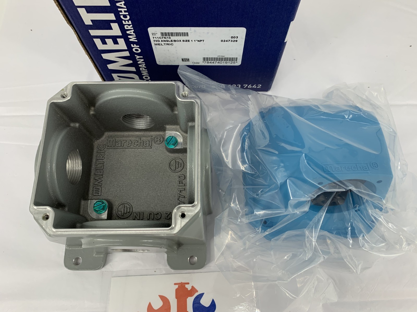 Meltric 711C7N10 70-Degree Blue Polyester Poly Box Angle Adapter Size 1 1″ NPT