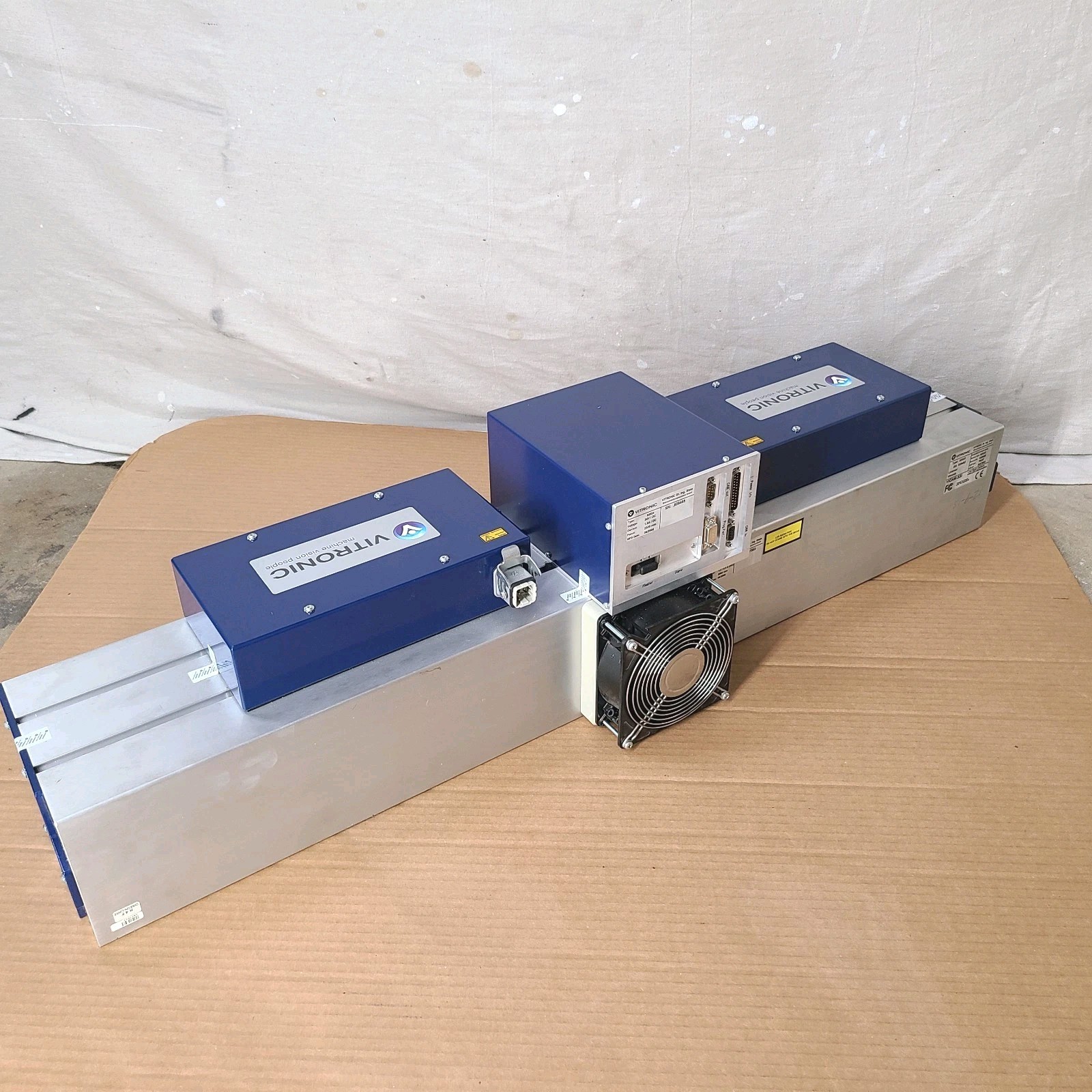 Vitronic Vicam-SSI Line Scan Camera with LED Illumination 2300mm 24V/DC 1.5A/DC