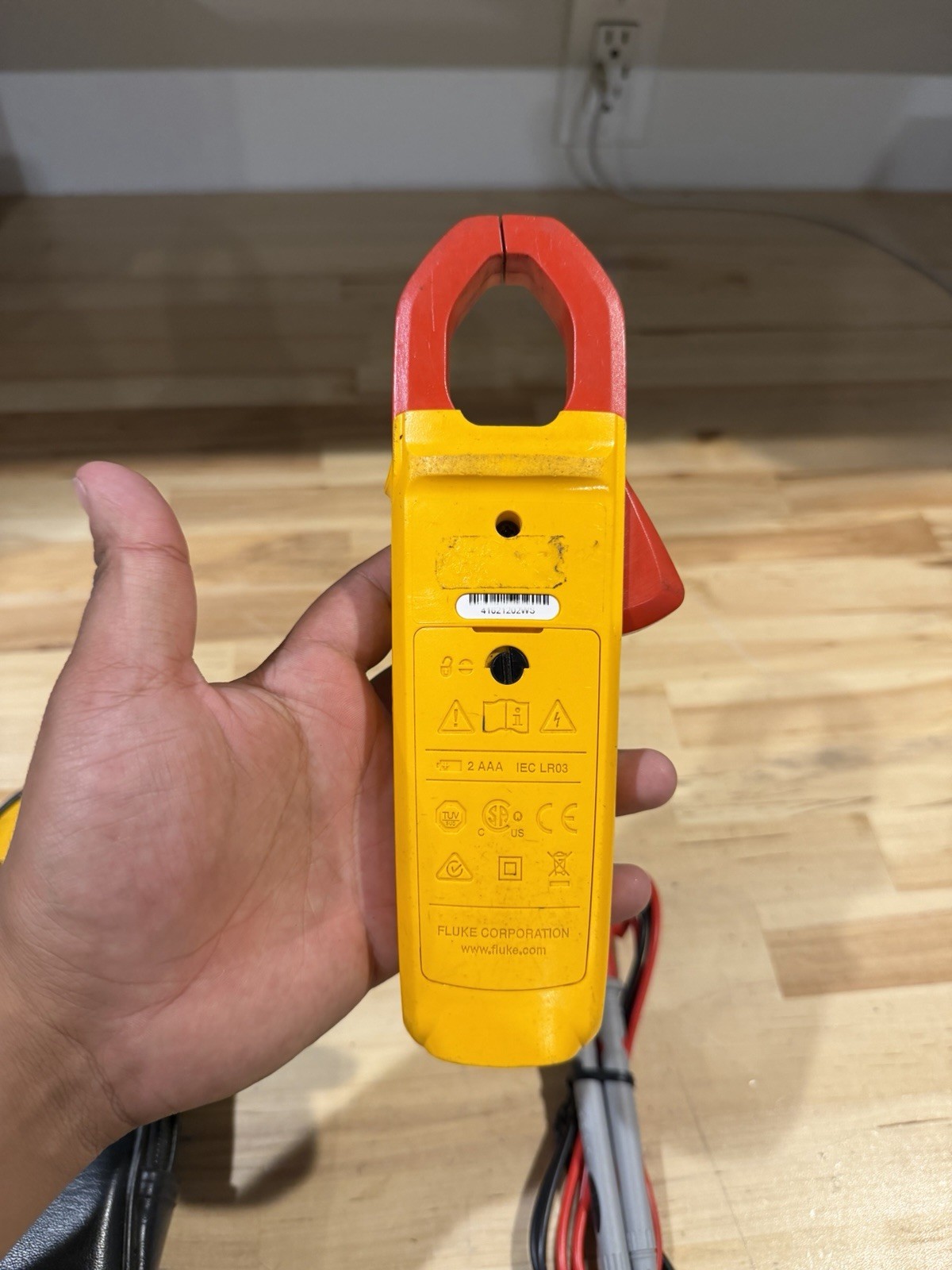 Fluke 323 TRUE-RMS DIGITAL CLAMP METER W/ BAG & LEADS (SHIPS FAST)