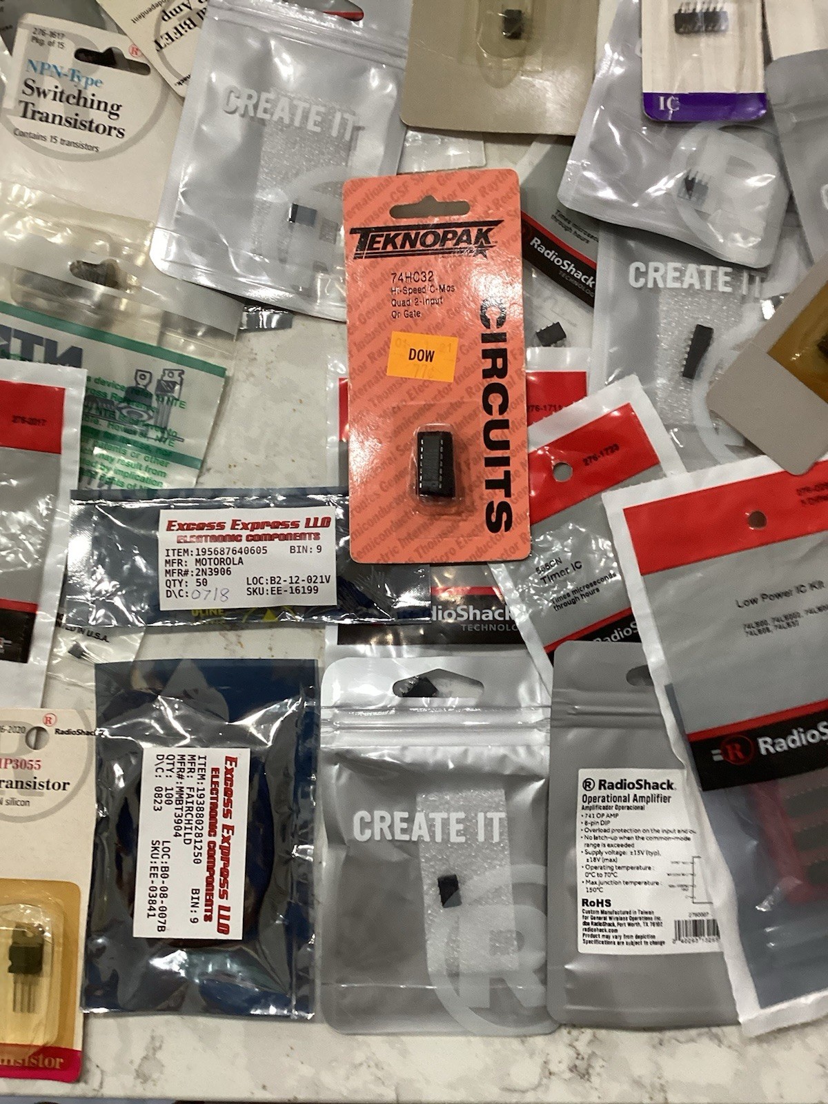 IC And Transistors IC Sockets Voltage Regulators Lot Radio Shack NOS