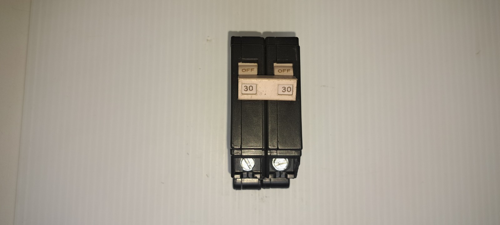 Cutler Hammer EATON CH230 2 Pole 30 Amp 120/240V Circuit Breaker Flaw