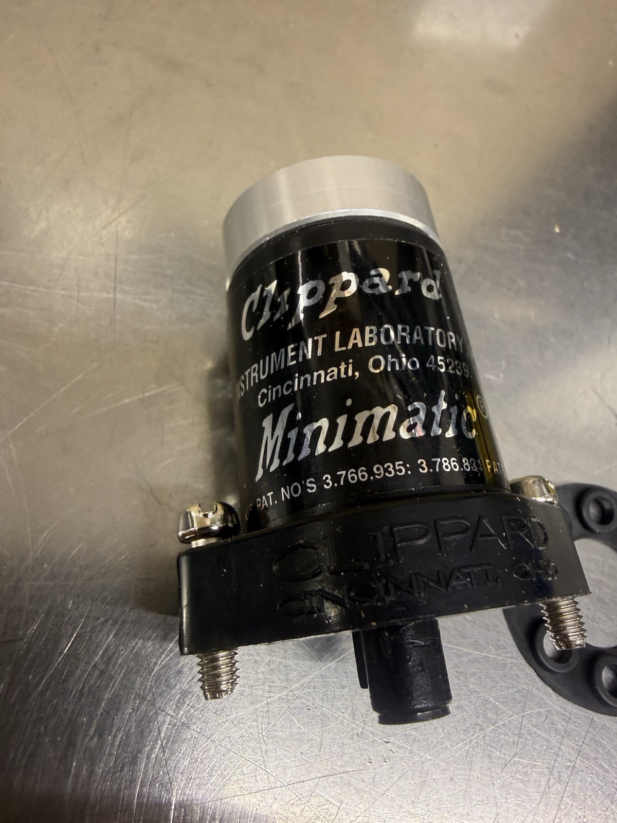 Clippard Minimatic R-323 Pneumatic Valve R323 New In Box