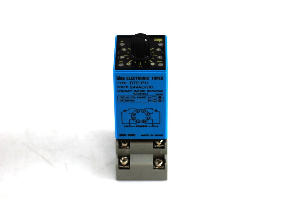 LOT OF 2 IDEC RTE-P11 Electronic Timer & SR2P-05 Base