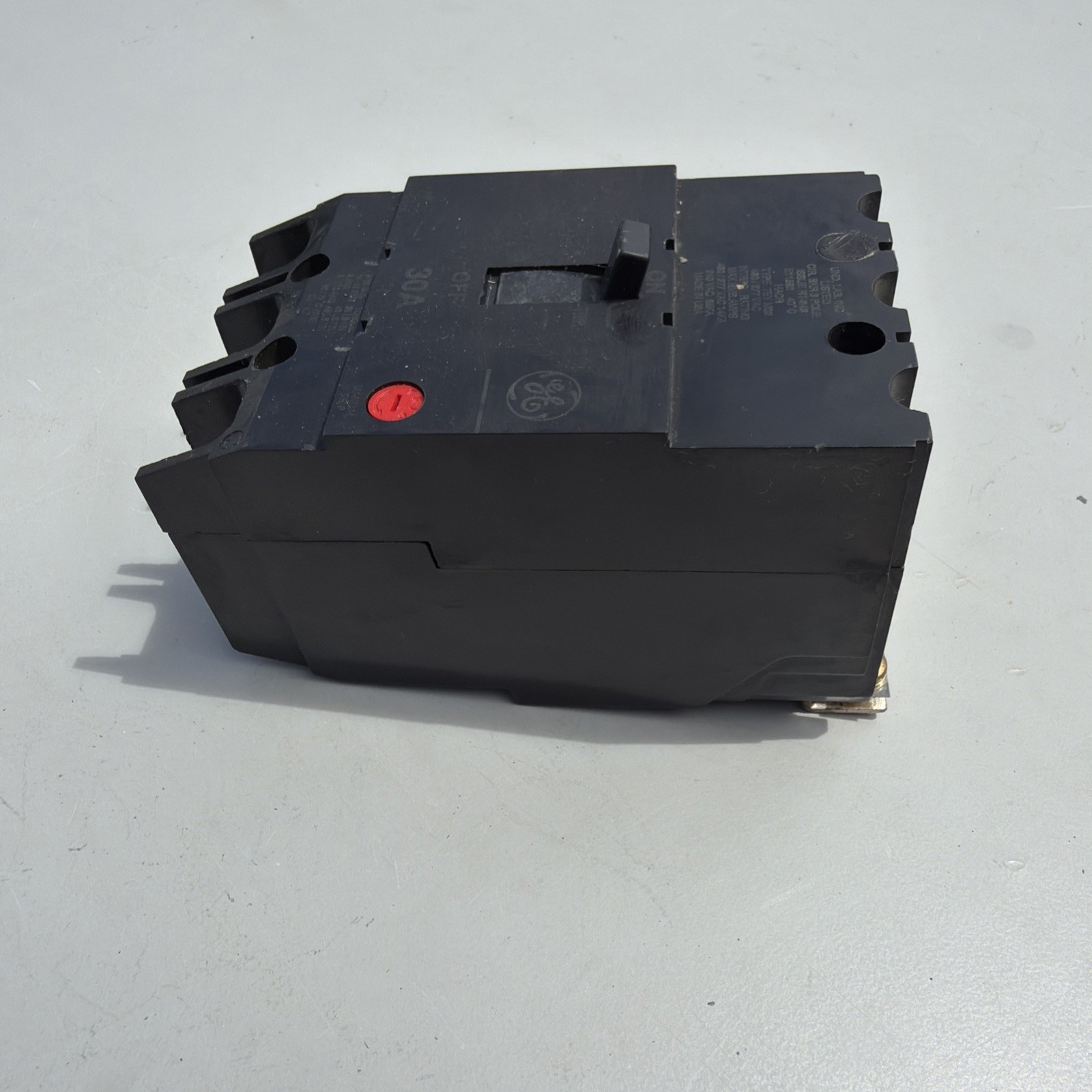 GE TEY330 CIRCUIT BREAKER, 480/277-VOLT, 3-POLE, 30-AMP, BRK / TEY FRAME