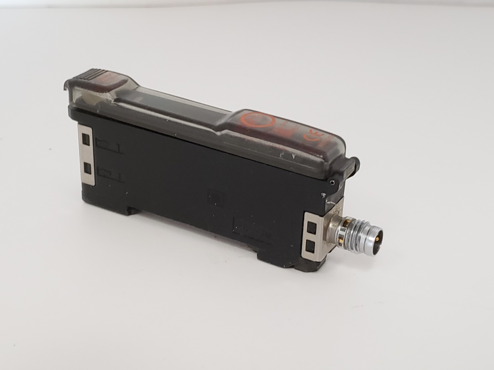 OMRON E3X-DA44V FIBER OPTIC AMPLIFIER 12-24VDC OV OUTPUT 4 PIN