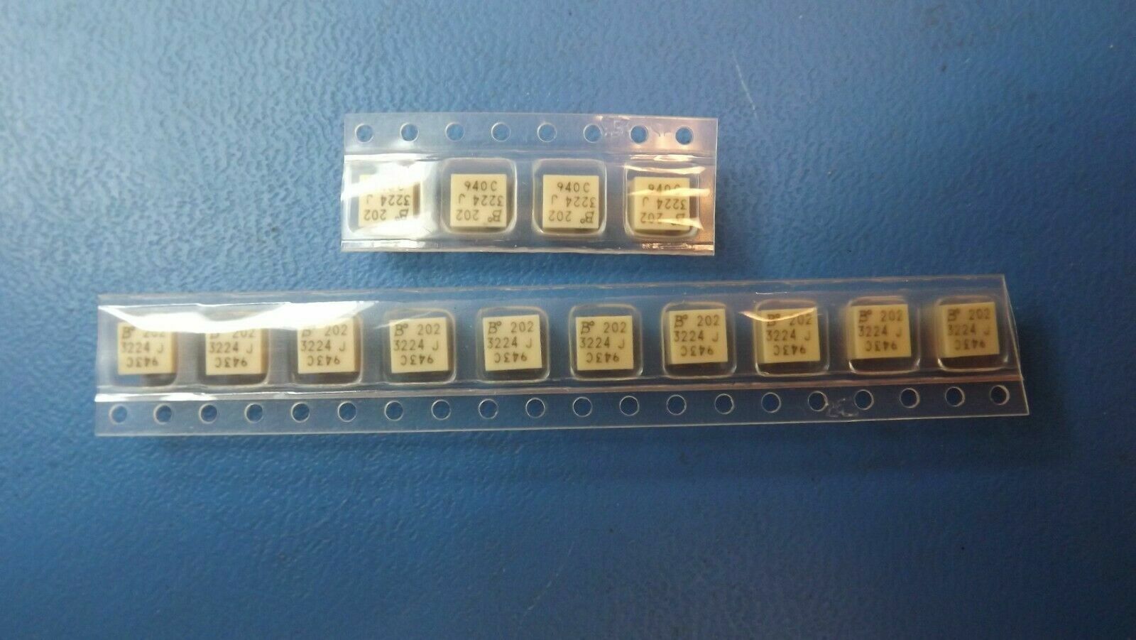 (14PCS) 3224J-1-202E BOURNS TRIMMER 2K OHM 0.25W J LEAD SIDE