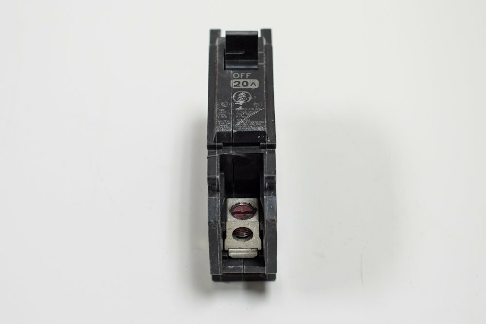GE Distribution THQC1115WL Molded Case Circuit Breaker 15 Amp 120/240 Volt AC 1-