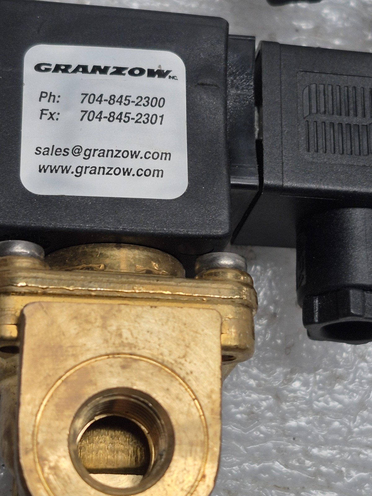 Qty 2, ODE 21EN2KB105 Brass solenoid valve 2-way screw-in 24V AC DN15 NOS
