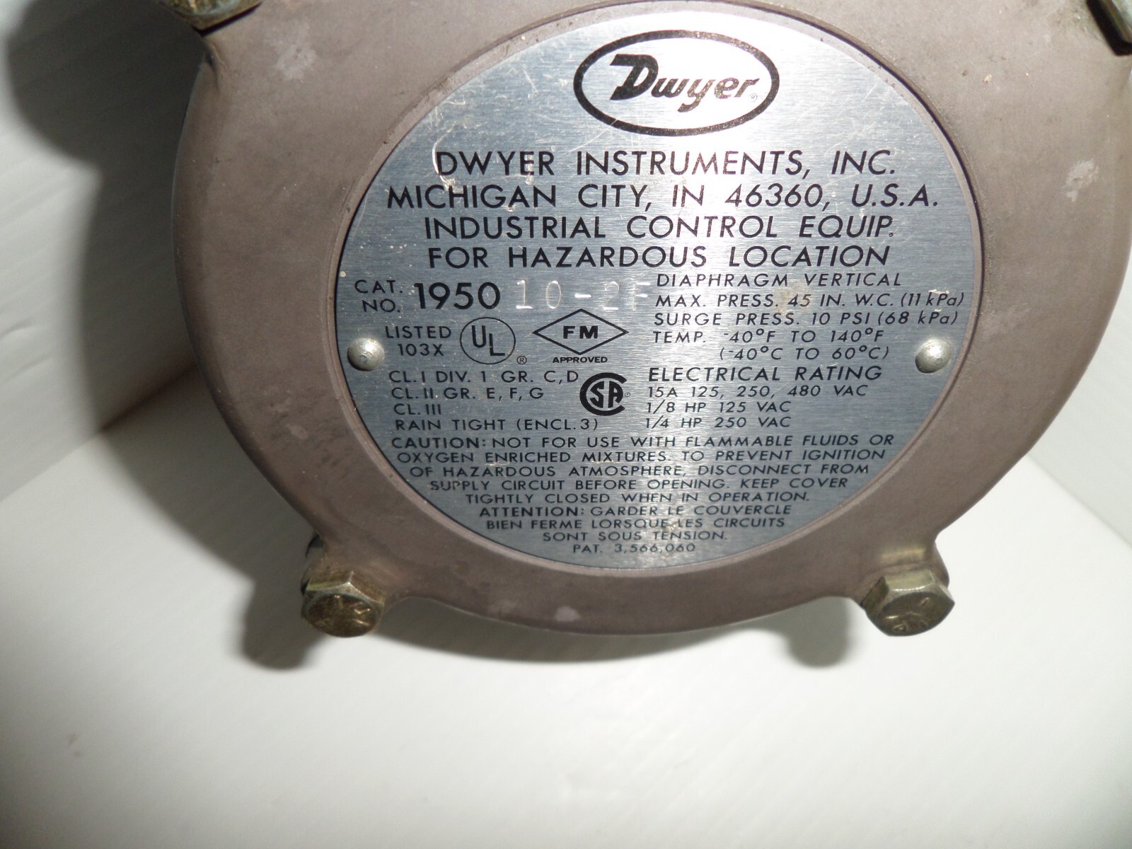 ⭐NEW IN BOX⭐ DWYER 1950-10-2F EXPLOSION PROOF PRESSURE SWITCH Shipped from USA⭐