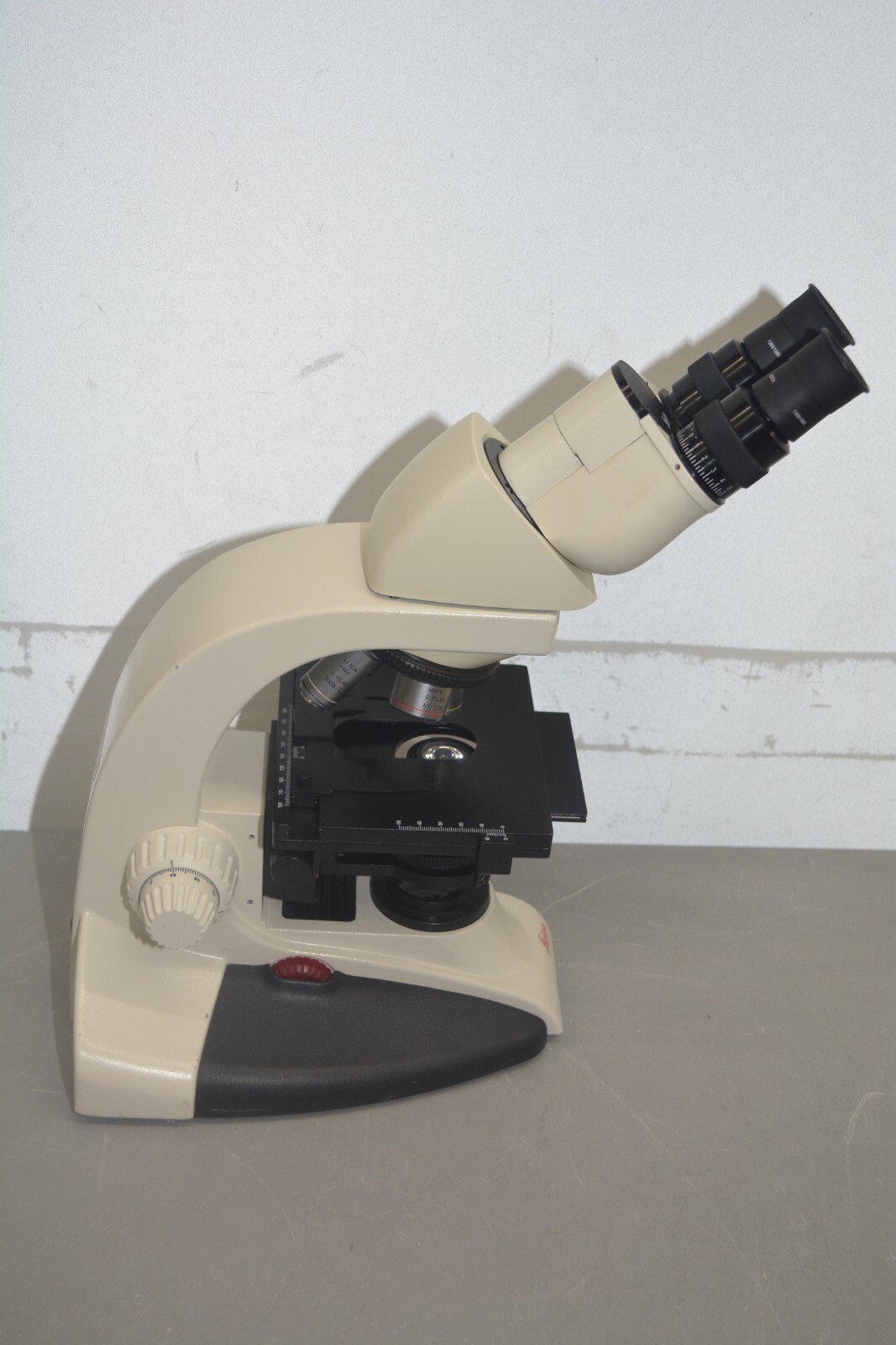 ^ Leica DME Upright Compound Microscope w/ 4x 10x 40x 100x Objectives #X1100