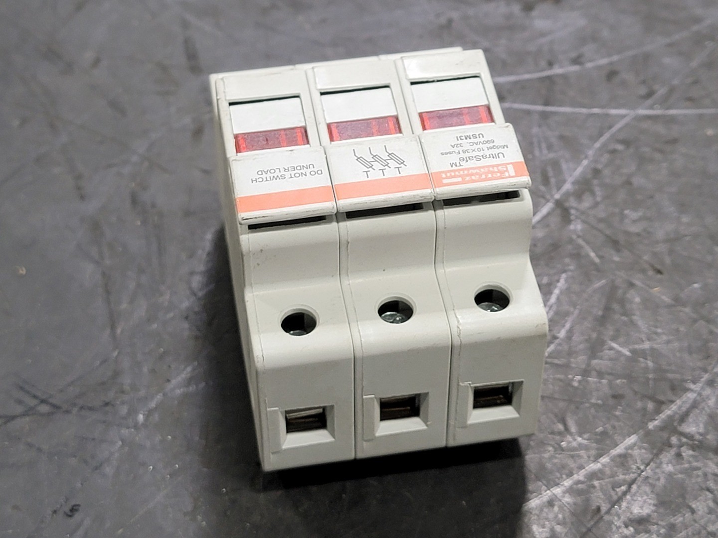 SURPLUS NEW FERRAZ SHAWMUT Y219073 32 Amp 3 Pole Fuse Holder
