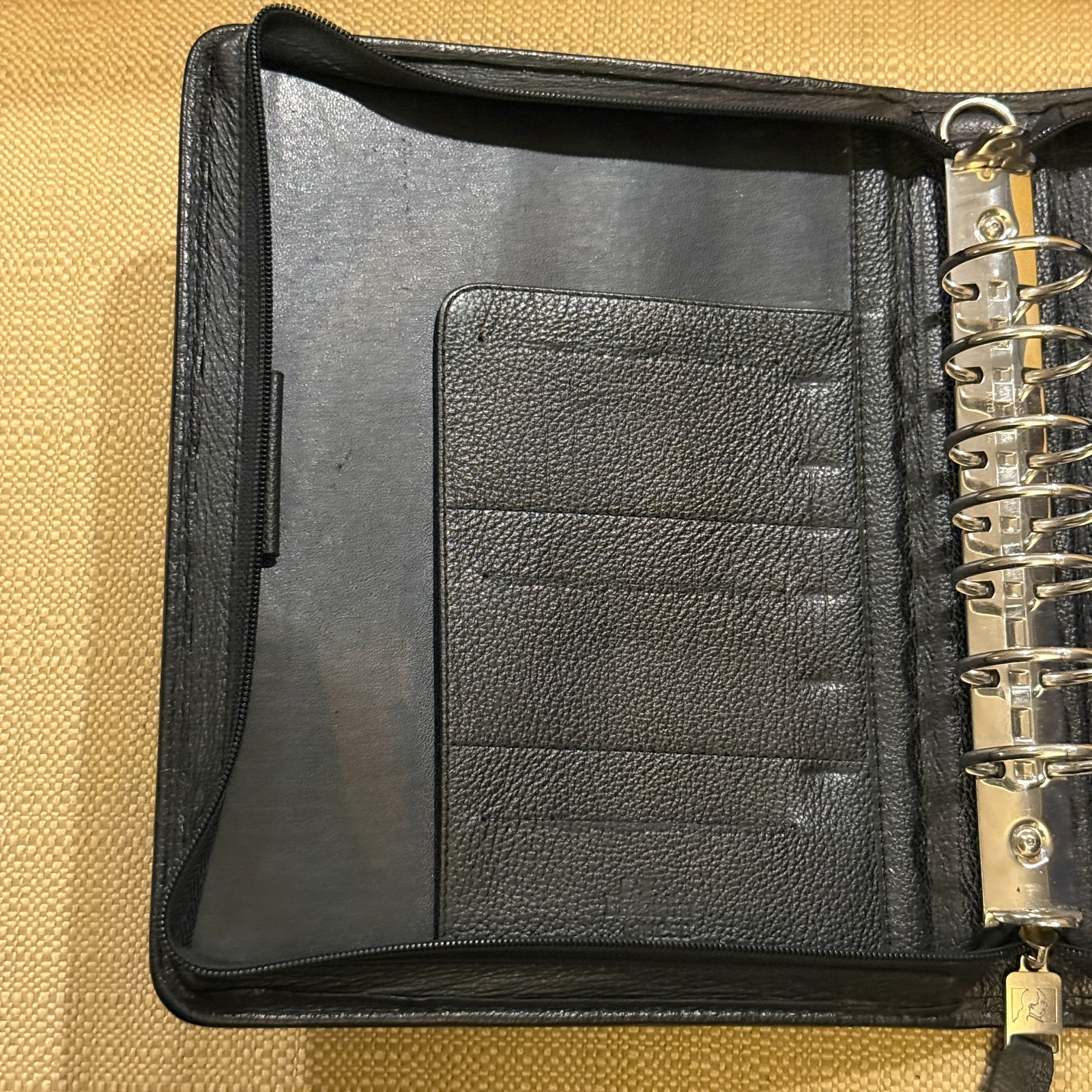 Franklin Quest Classic Black Pebble Leather Zip Around Binder 7-Ring Organizer