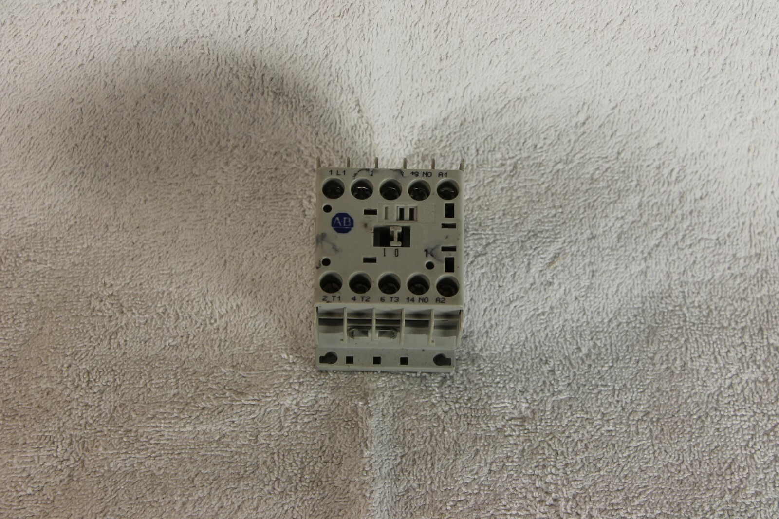 Allen Bradley 100-K09*10 relay, 24VDC coil, 10A, 3 pole with aux pole
