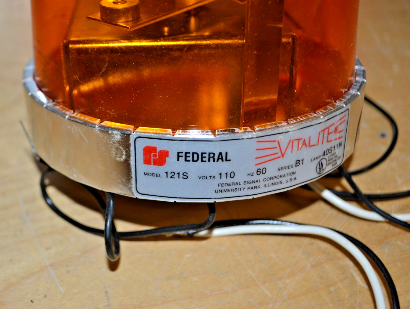 Federal Signal Model 121S ~ Amber Dome Rotating Light Vitalite ~ (s)