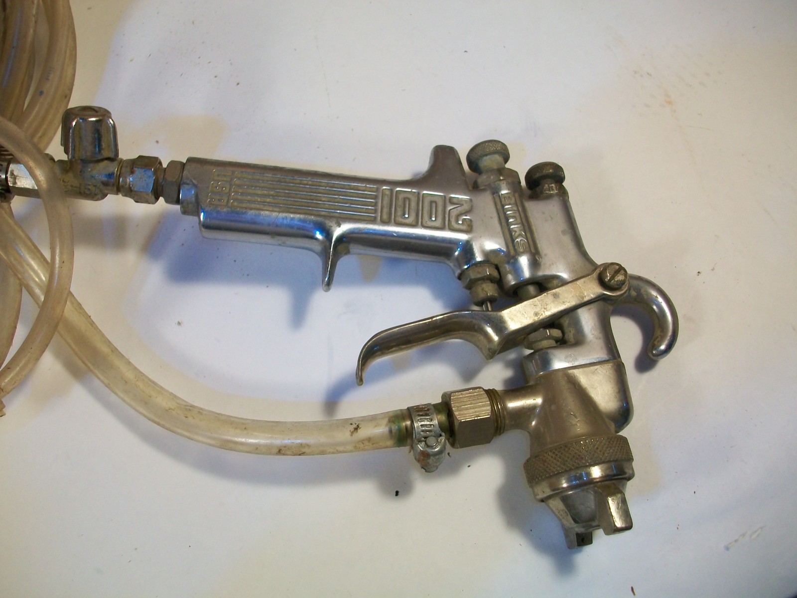 BINKS 2100 Spray Gun w/ Regulator & 2 Quart Pressure Pot & BBR Red Gun Untested