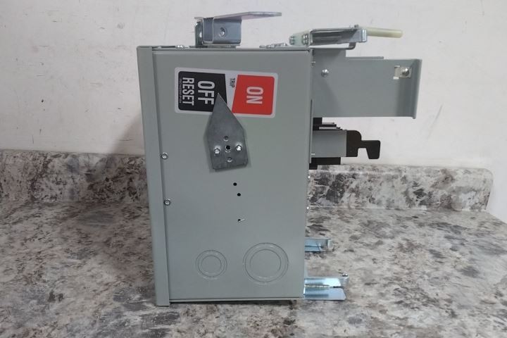 GE SB37EBG 240VAC 70 Amps 3 Poles 3 Phase Bus Plug