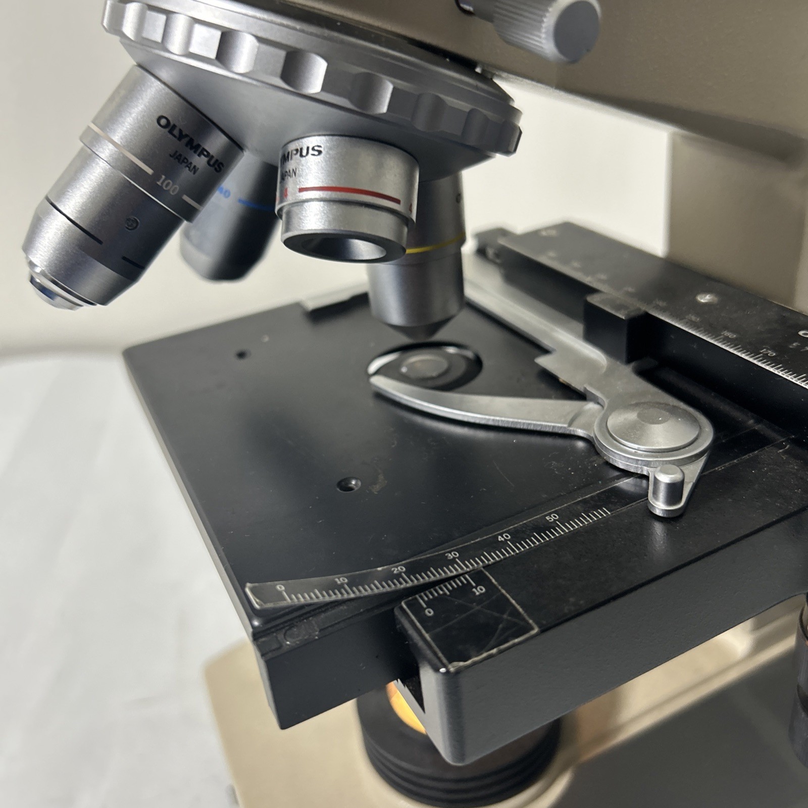 Olympus CH-2, CHT Microscope with objectives 4 X 10X 40X 100X (INV09)