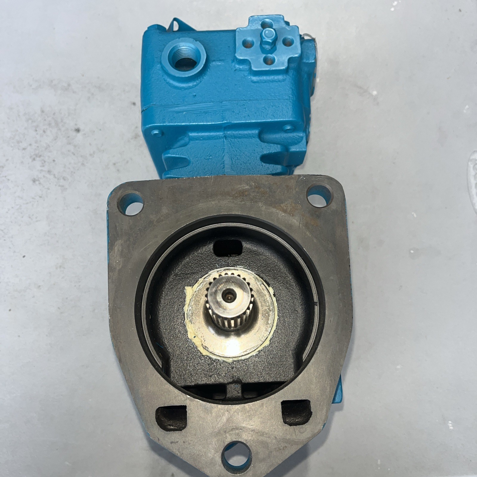 BENDIX TU-FLO 700 AIR BRAKE COMPRESSOR 104715 NOS Bendix Remanufactured USA 🇺🇸