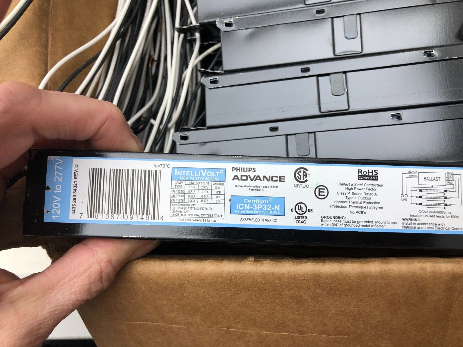 x10 ICN-3P32-N PHILIPS ADVANCE CENTRIUM IntelliVolt 120V-277V Electronic Ballast