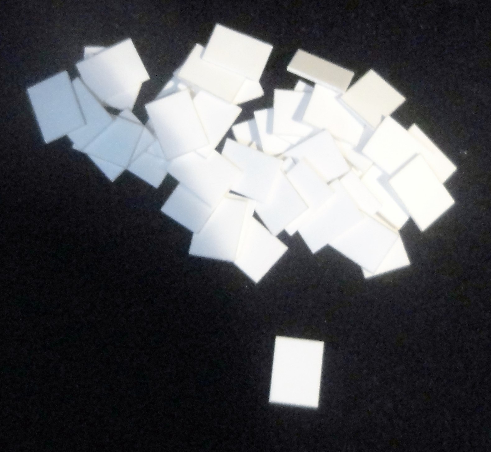 LOT OF FIFTY (50) ALUMINA CERAMIC SUBSTRATES TILES 0.300″ x 0.400″ No.: 274