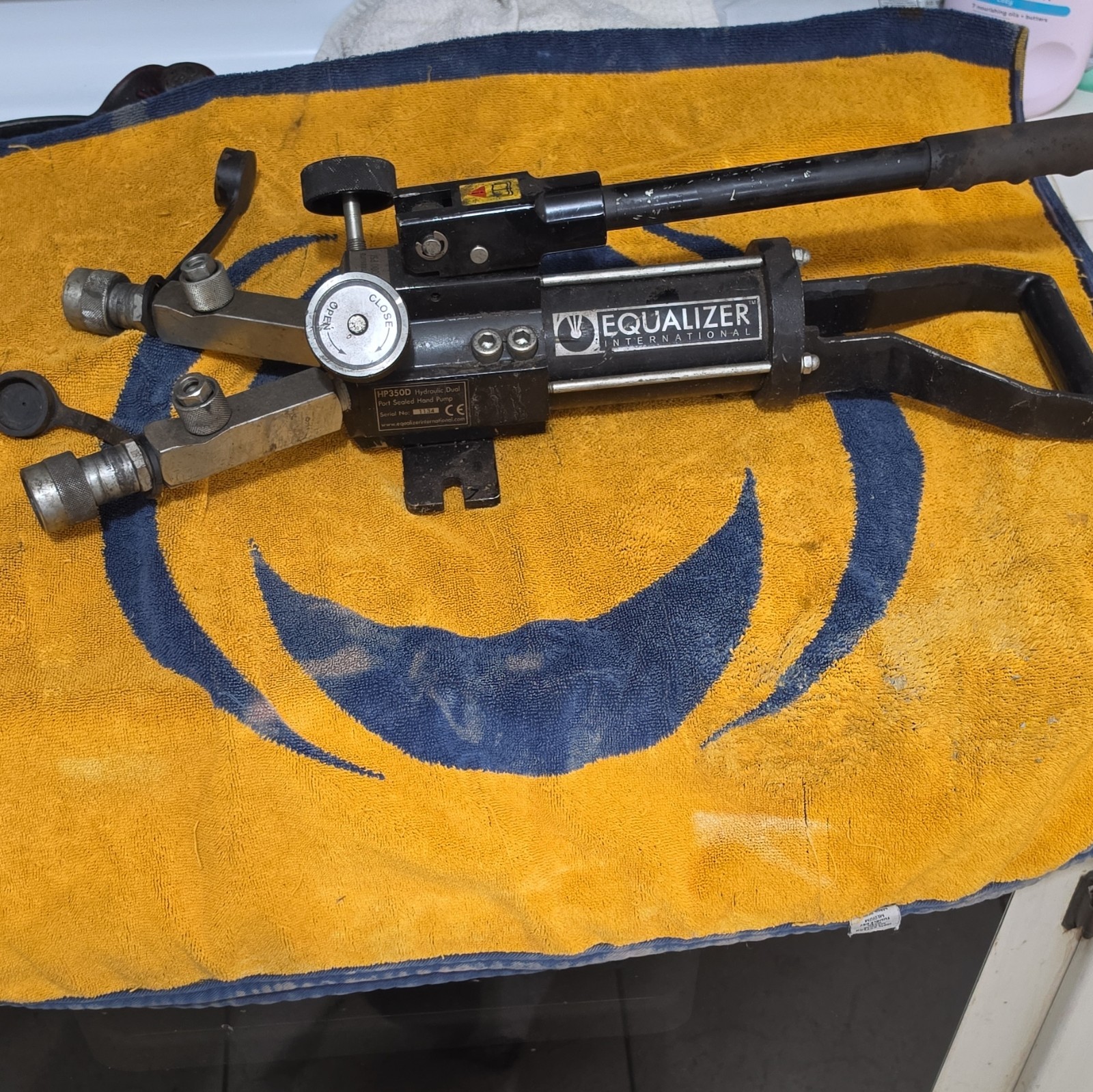 Equalizer International HP350D Manual Hydraulic Hand Pump, Dual Port Sealed