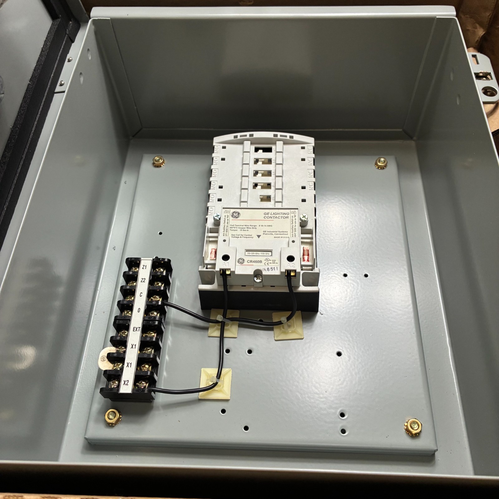 GE 463L20AJA20AA ELECTRICALLY HELD LIGHTING CONTACTOR 30A