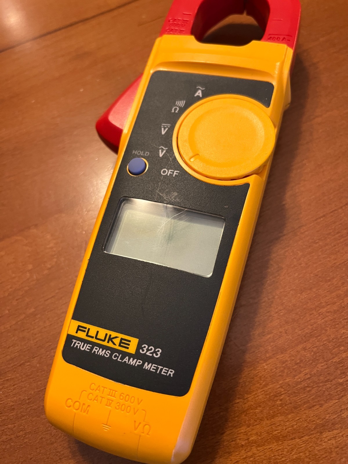 Fluke 323 True RMS Clamp Meter With Leads and Bag