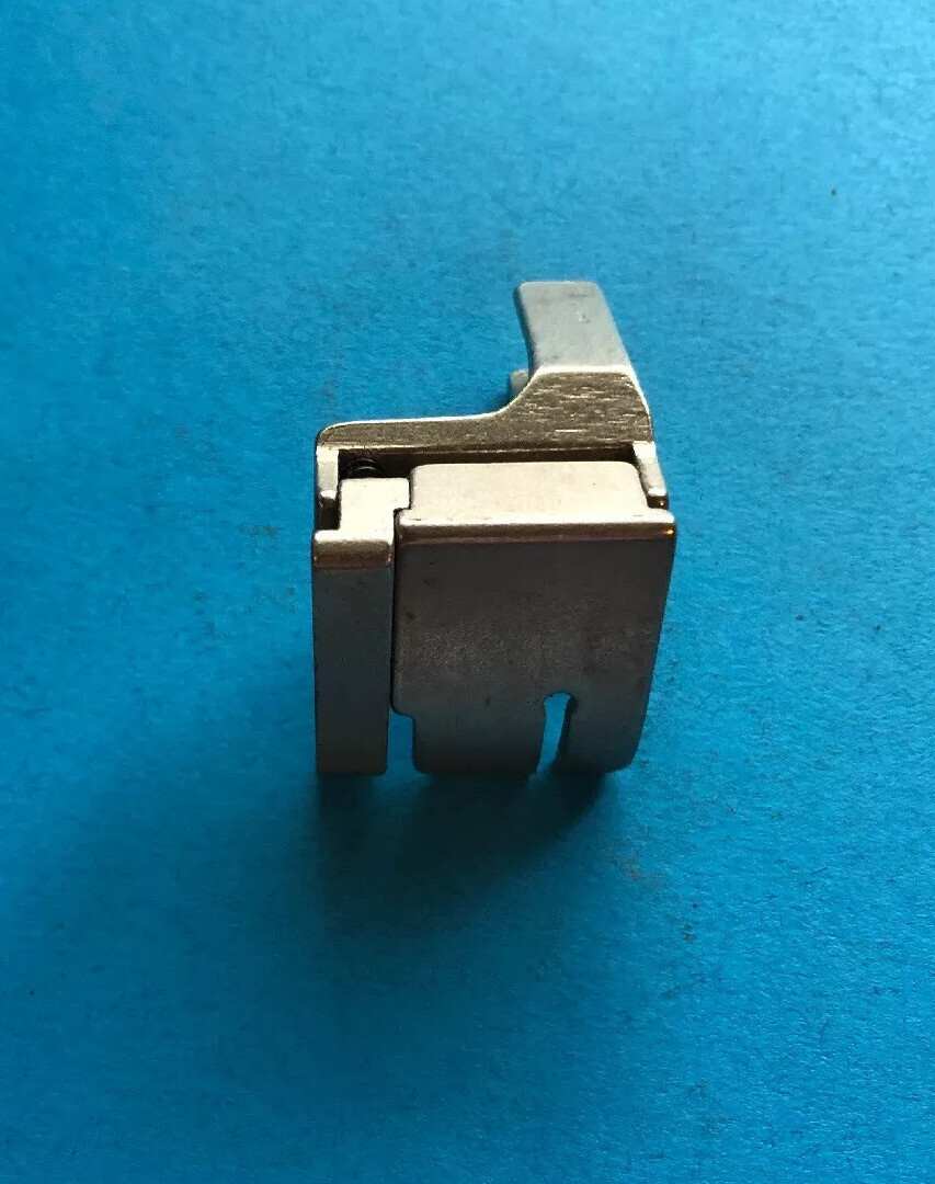 *NOS* 218-SINGER PRESSER FOOT-FOR SEWING MACHINE-FREE SHIPPING*