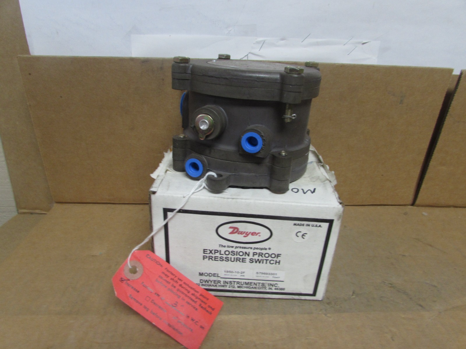 Dwyer 1950-10-2F Explosion-Proof Pressure Switch ( NEW IN BOX ) ***MAKE OFFER***