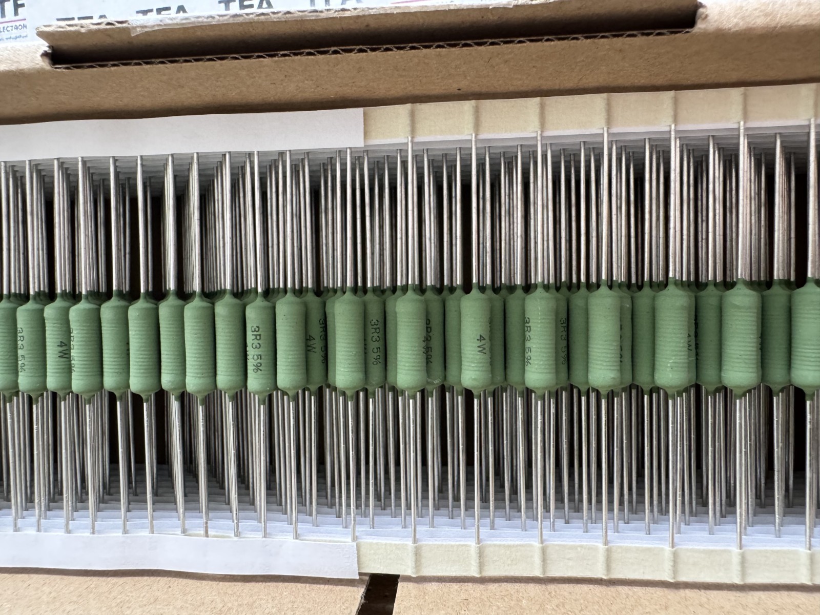 500 PCS AC04000003308JAC00 Vishay Metal Film Resistor 3.3 Ω 4W ±5% TCR ±50ppm